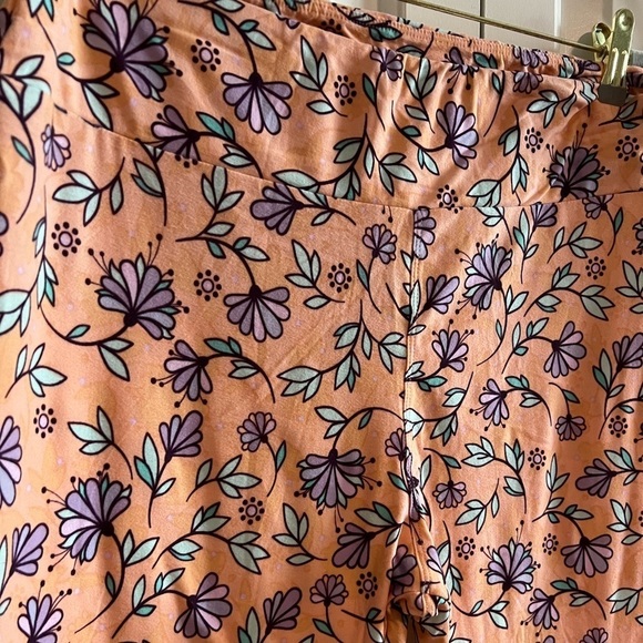 B2.21 LULAROE TC Leggings • Floral - Picture 1 of 4